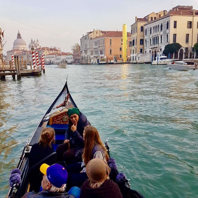 venice-30-min-gondola-ride-on-the-grand-canal-with-guide