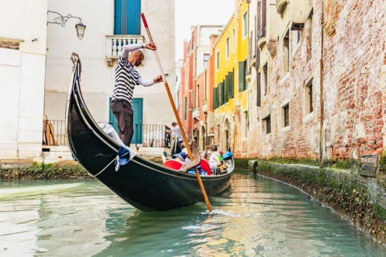 venice-private-gondola-ride-along-grand-canal