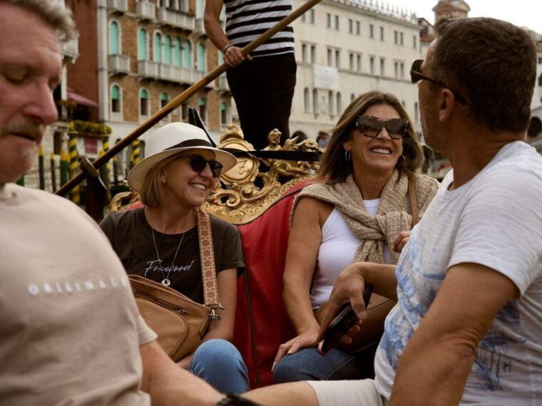 venice-vip-semi-private-walking-tour-with-gondola-ride