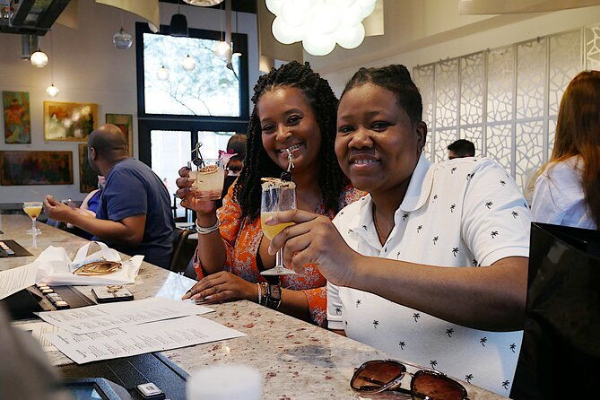 vintage-shopping-tour-of-the-arts-district-with-100-photos-champagne-and-lunch