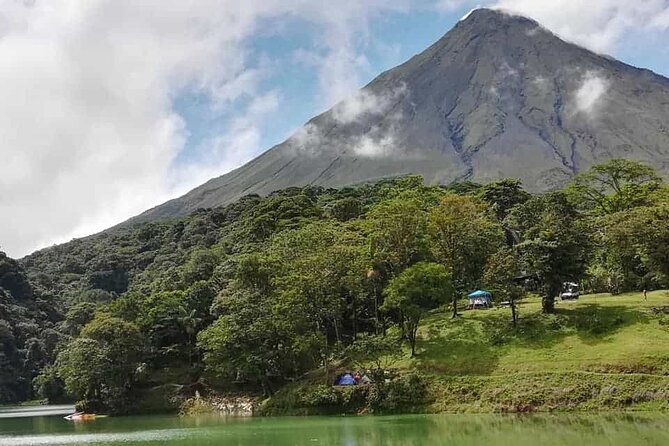 vocano-hike-la-fortuna-waterfall-and-rapelling