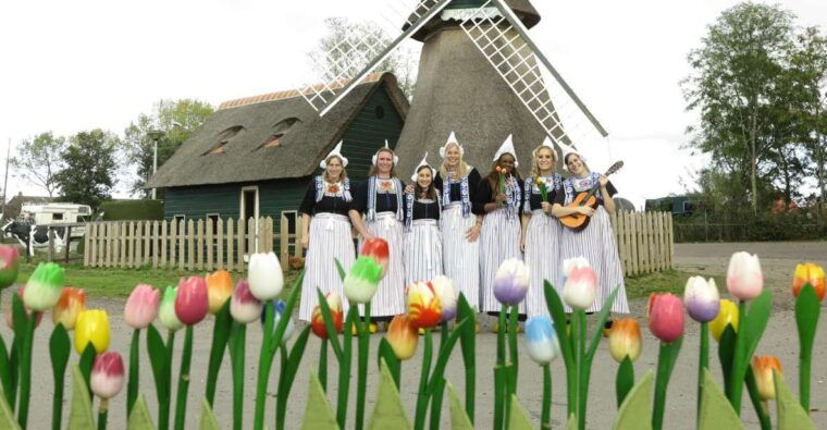 volendam-traditional-costume-photo-with-cheese-clog-tour