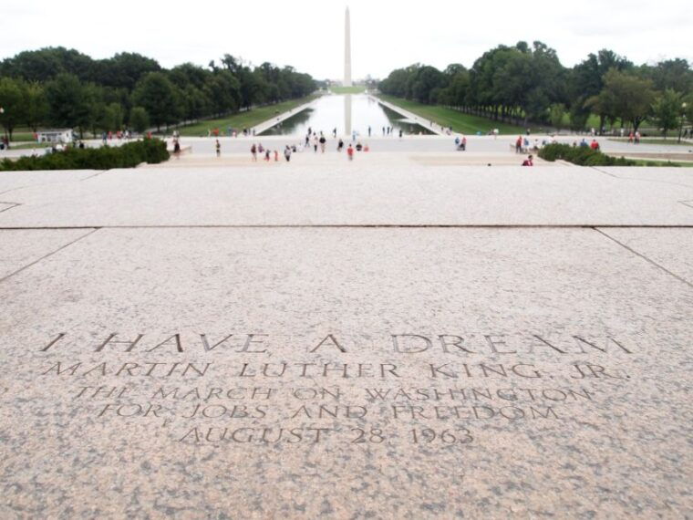 washington-dc-cherry-blossom-walking-tour