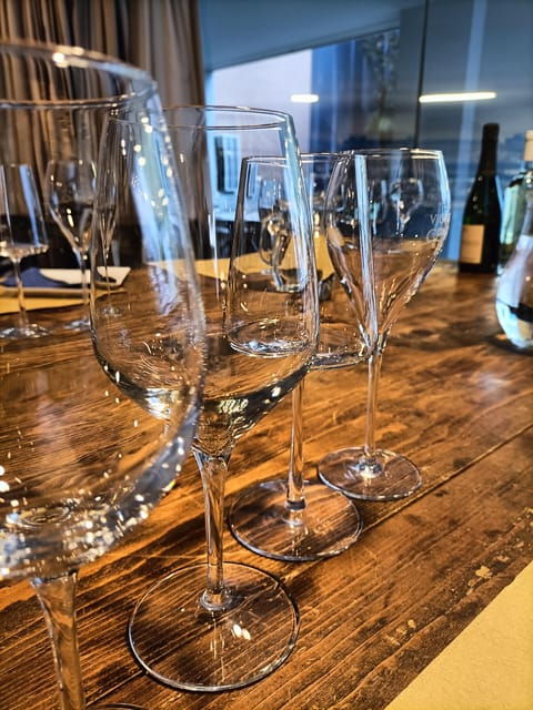 wine-tasting-experience-with-cheese-and-cold-cuts
