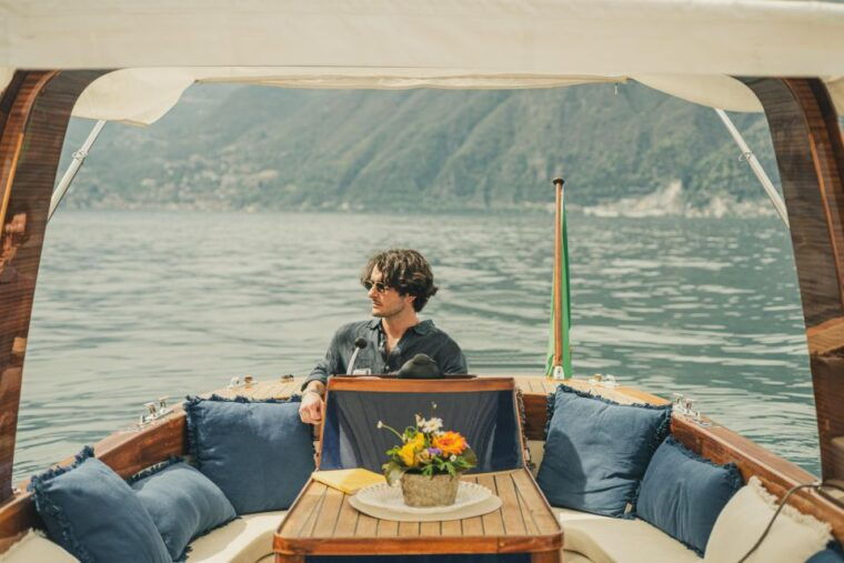 2-hours-private-boat-tour-on-como-lake-bellagio-wood-boat