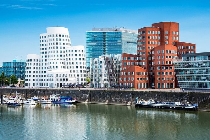 airport-transfer-airport-dus-to-dusseldorf-by-luxury-van