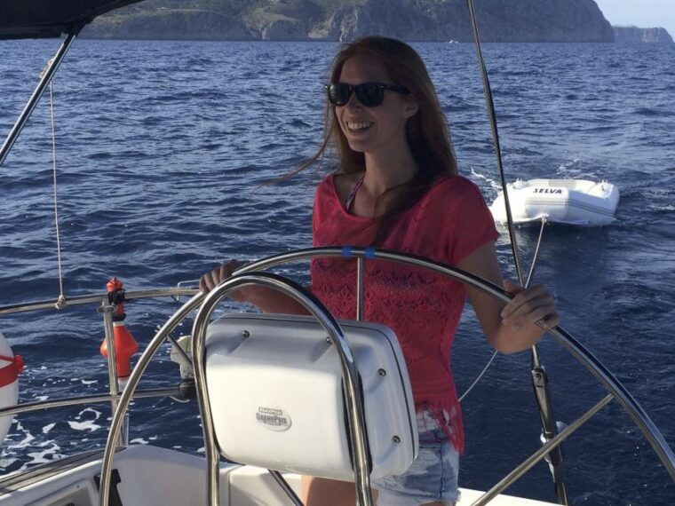 alcudia-sailing-yacht-excursion-with-wine-tapas