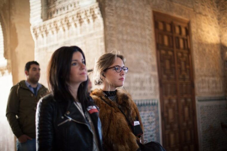 alhambra-and-nasrid-palaces-and-local-food-experience