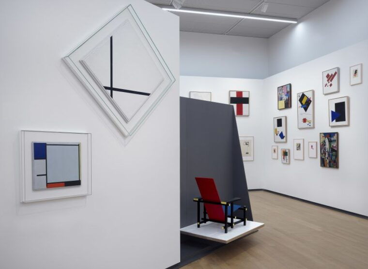 amsterdam-stedelijk-museum-and-1-hour-canal-cruise