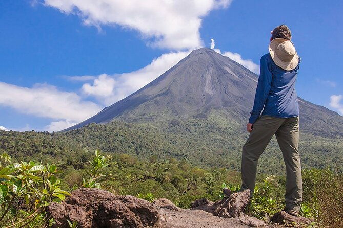 arenal-discovery-adventure-1-volcano-hike-waterfall-lunch
