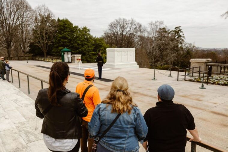 arlington-cemetery-changing-of-guard-2-5-hour-walking-tour