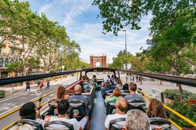 barcelona-hop-on-hop-off-bus-aquarium-tour