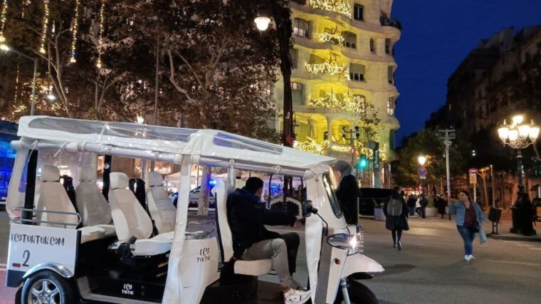 barcelona-private-christmas-lights-tour-by-eco-tuk-tuk