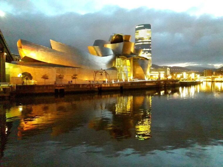bilbao-classic-modern-guided-walking-tour-with-pintxos