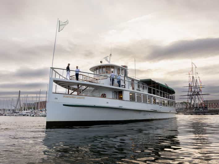 boston-harbor-winter-holiday-weekend-brunch-cruise