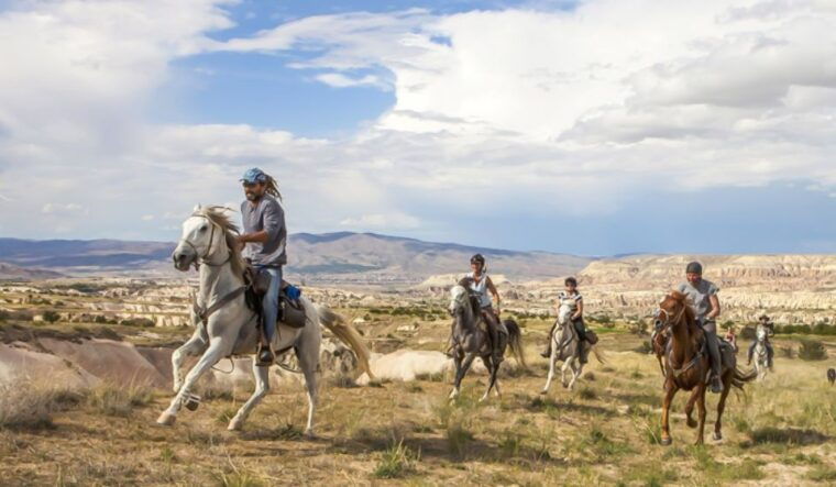 cappadocia-sunset-or-daytime-horse-riding-tour