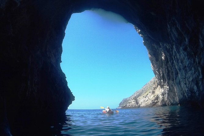 chasing-syrens-transparent-kayak-winter-tours