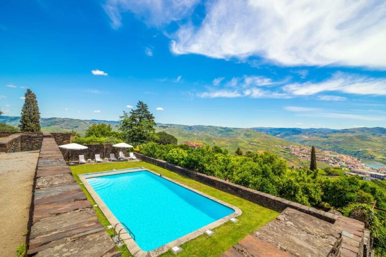 douro-quinta-de-santa-julia-lunch-tour-wine-tasting