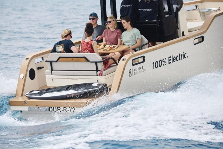 electric-boat-family-tour