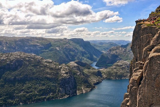 experience-the-magnificent-lysefjord-pulpit-rock-join-in-tour-from-stavanger