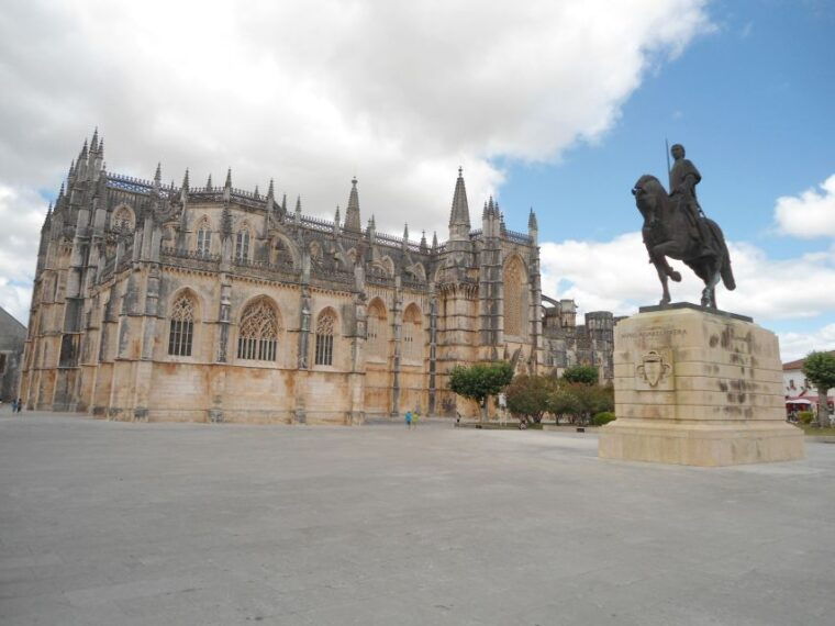 fatima-batalha-alcobaca-nazare-and-obidos-private-tour-2