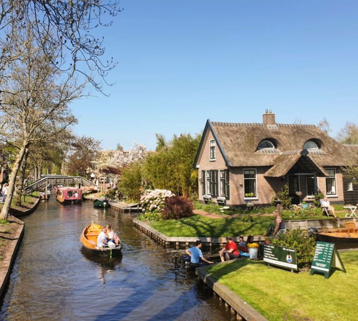 from-amsterdam-giethoorn-day-trip-with-small-electric-boat