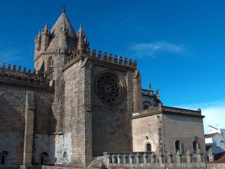 from-lisbon-evora-and-monsaraz-day-tour-with-wine-tasting