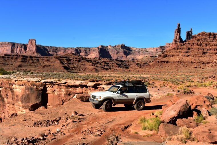 from-moab-full-day-canyonlands-and-arches-4x4-driving-tour