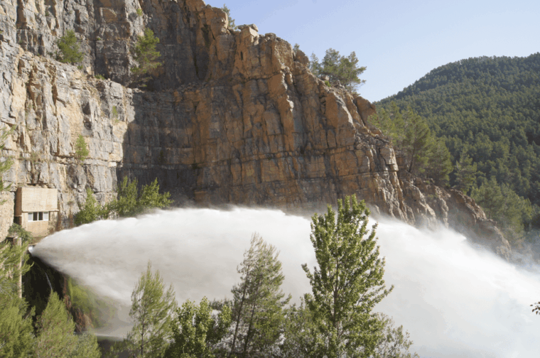 from-valencia-thermal-springs-hike-private-day-tour