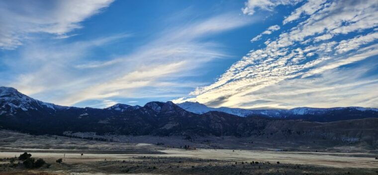 gardiner-yellowstone-national-park-half-day-guided-hike