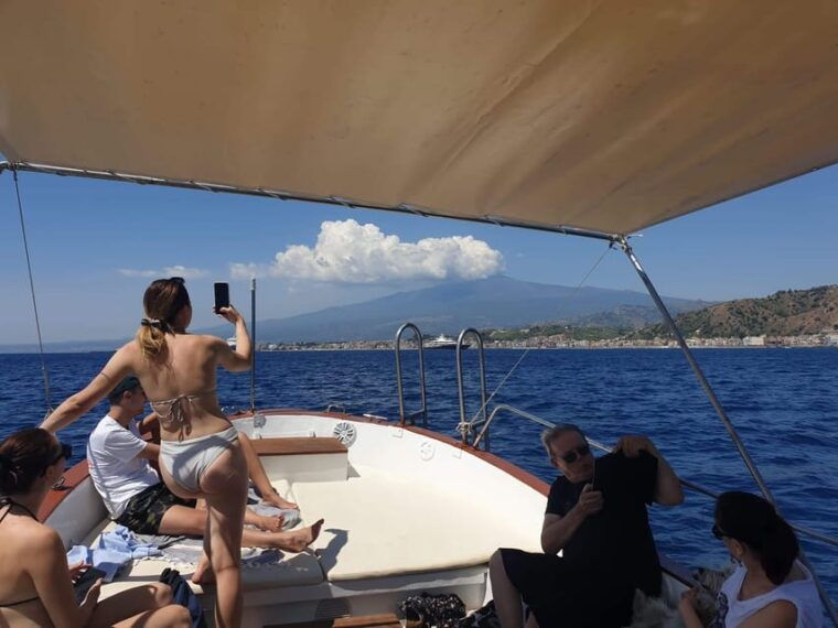 giardini-naxos-taormina-beautiful-island-cruise-with-aperitif