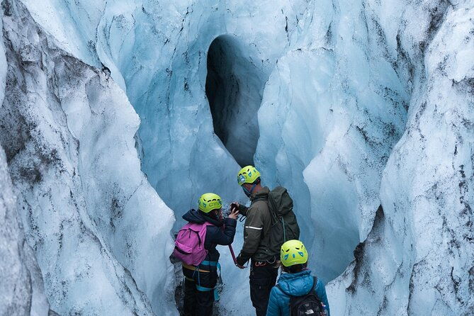 glacier-hike-experience-on-solheimajokull-meet-on-location