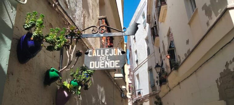 guided-visit-on-foot-through-cadiz-stories-from-the-hand-of-a-local-guide