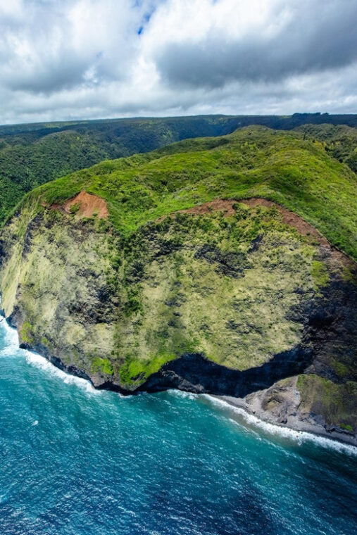 kailua-kona-kohala-volcanoes-and-waterfall-helicopter-tour