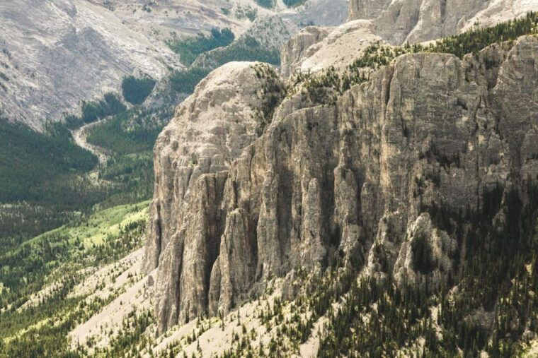 kananaskis-30-minute-heli-tour-of-minnewanka-lake-and-banff