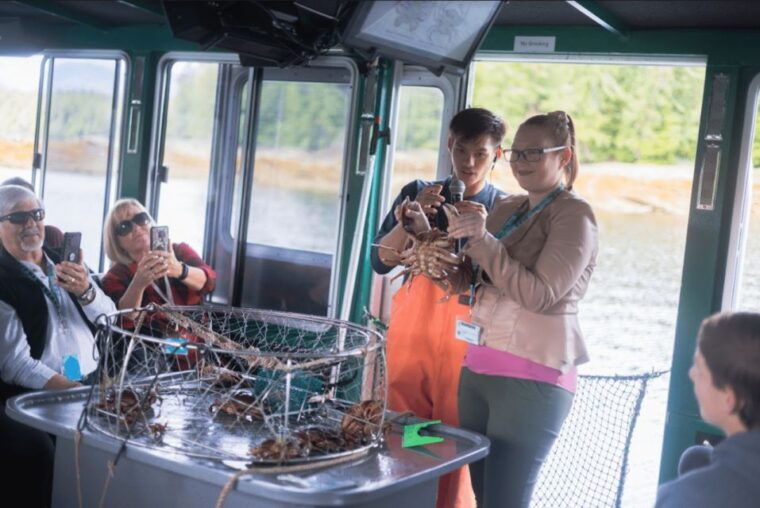 ketchikan-wilderness-boat-cruise-and-crab-feast-lunch