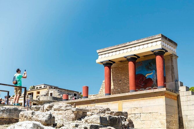 knossos-palace-and-heraklion-guided-tour-with-transport