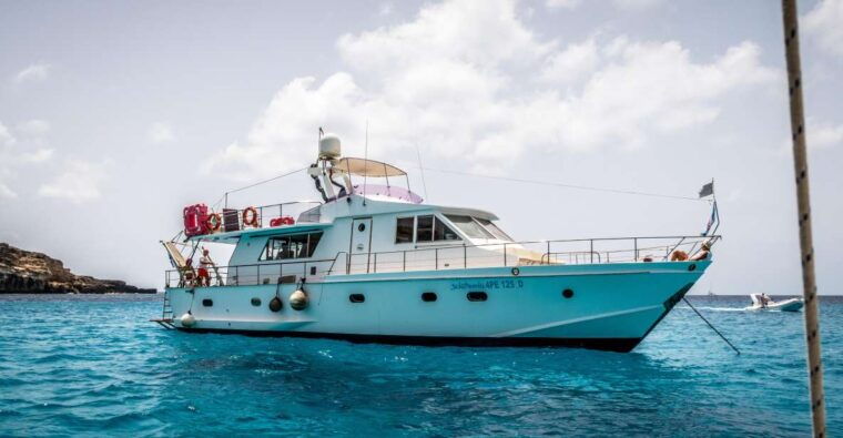 lampedusa-yacht-excursion-swimming-stops-and-typical-lunch