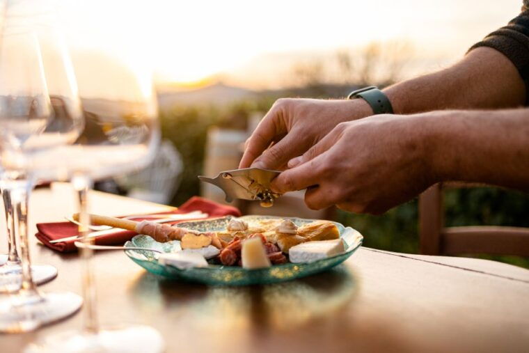 langhe-sunset-truffle-hunting-with-tasting-and-wine