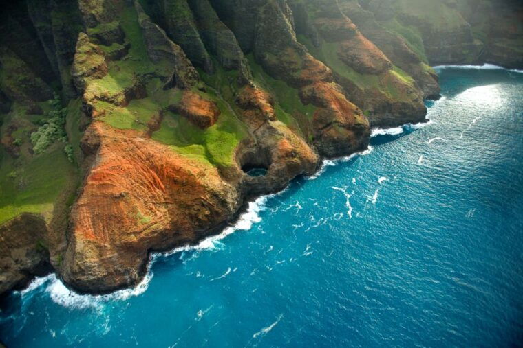 lihue-deluxe-waterfall-safari-helicopter-tour