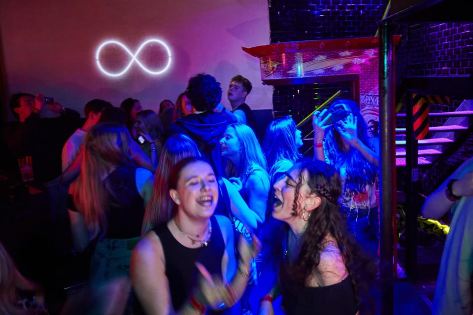 lyon-riviera-bar-crawl-party-with-free-shots-and-vip-entry