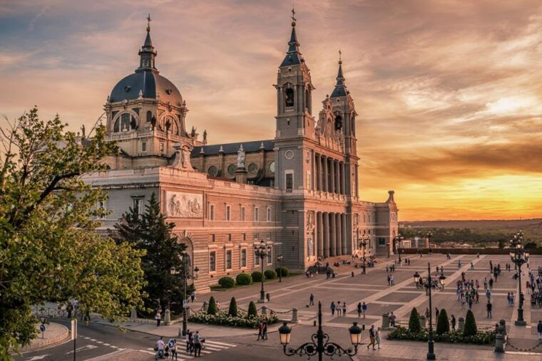 madrid-private-tour-royal-palace-cathedral-old-city