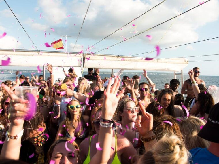 mallorca-boat-party-with-live-djs-lunch-nightclub-entry
