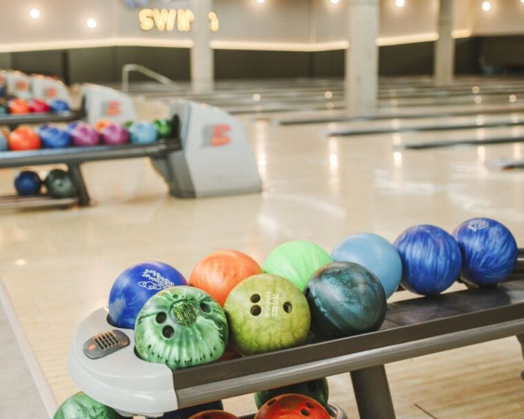 maspalomas-bowling-session-entry-ticket-at-holiday-world