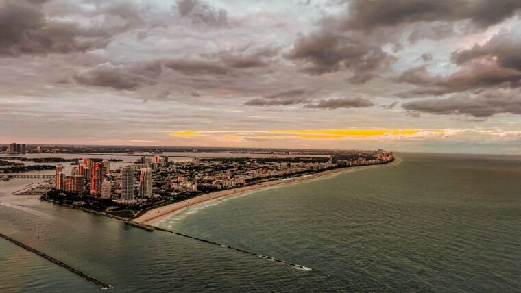 miami-beach-night-lights-private-air-tour-free-champagne