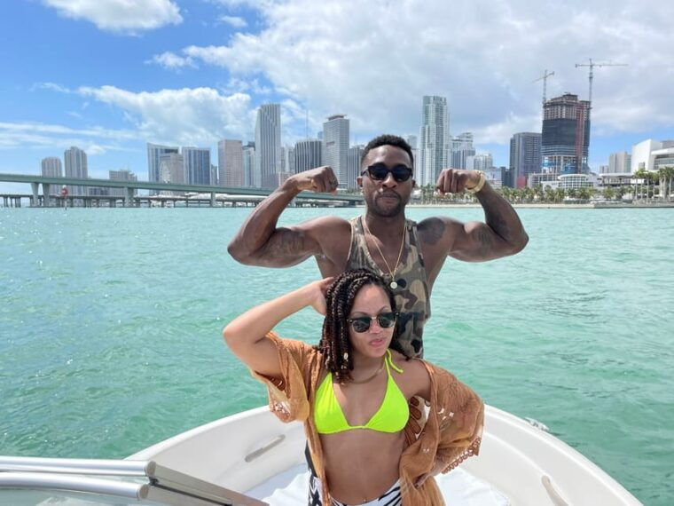 miami-beach-private-boat-tour-with-captain-and-champagne