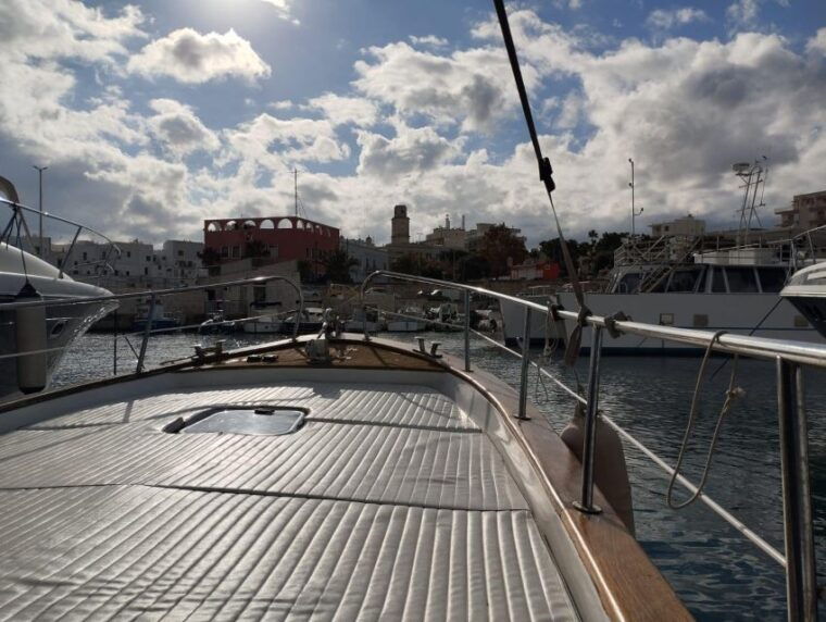 monopoli-2-5-hour-guided-boat-tour-topolignano-a-mare-caves