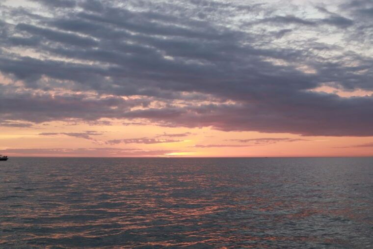 naples-sunset-boat-tour-with-snacks-and-drinks
