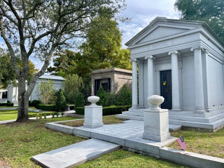 new-orleans-millionaires-tombs-of-metairie-cemetery-tour