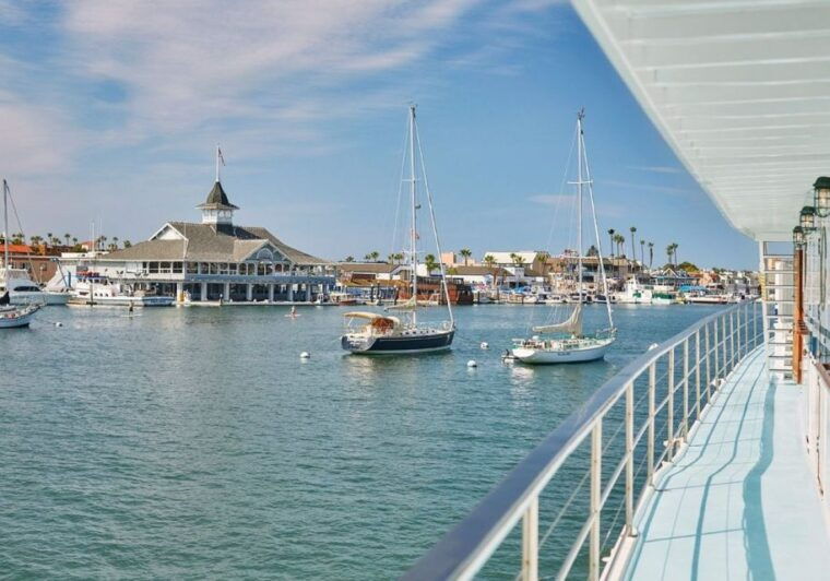 newport-beach-christmas-eve-buffet-brunch-or-dinner-cruise